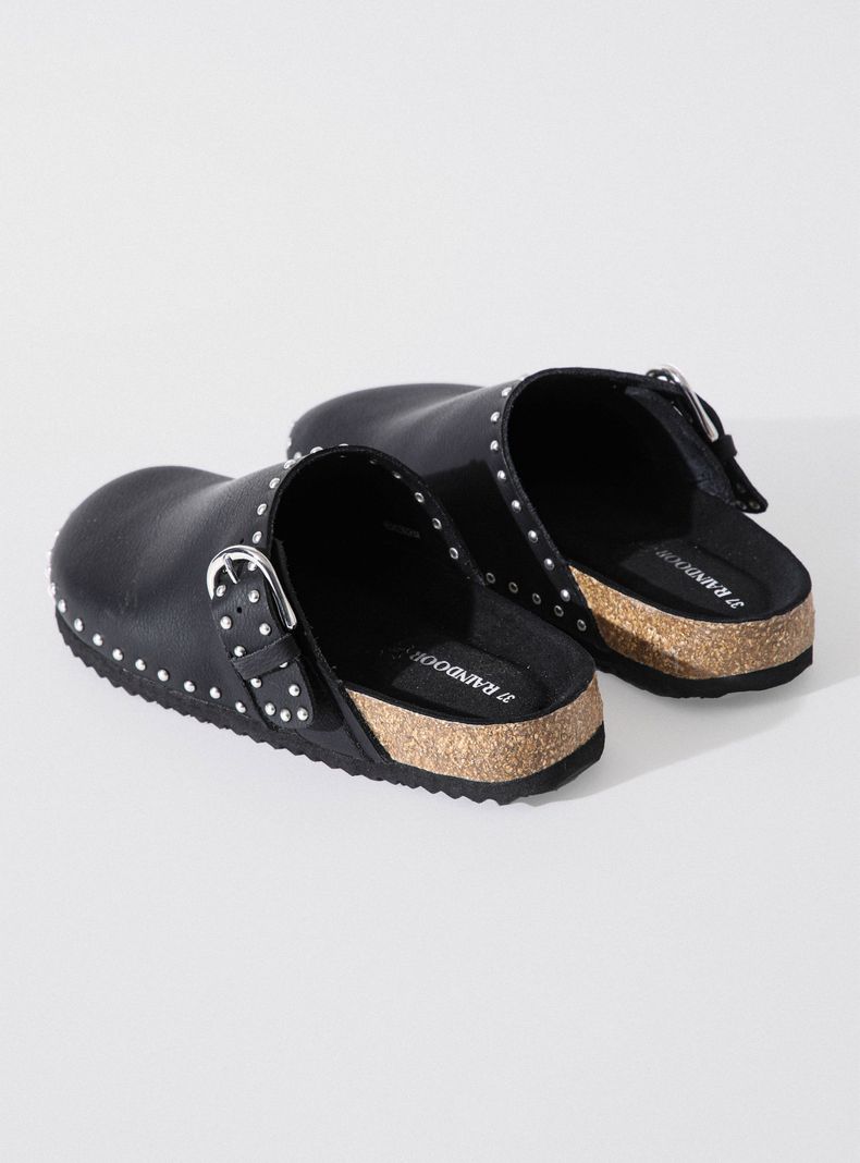 Zuecos Cuero Tachas Leather Black  Mujer-1