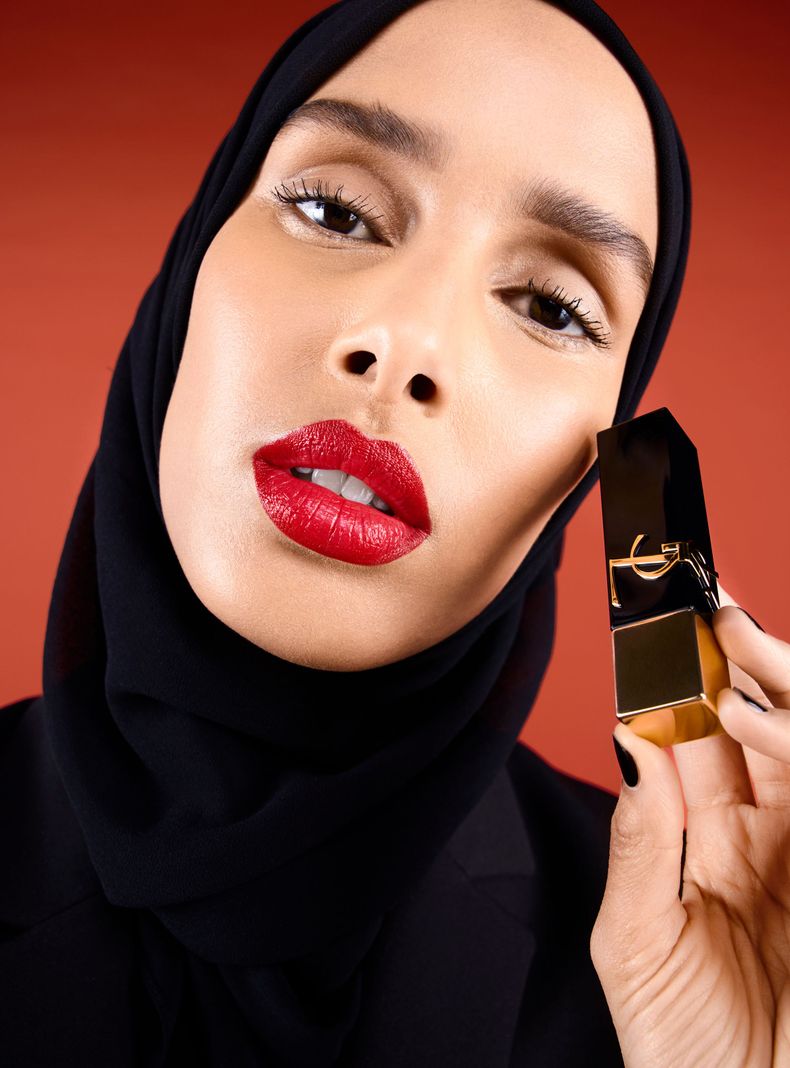 Labial Rouge Pur Couture The Bold 02 Wilful Red 2.8 gr-4