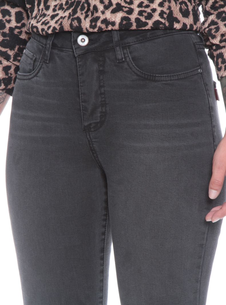 Jeans Recto Tiro Alto Pretina 1 Botón Abertura en Basta-2