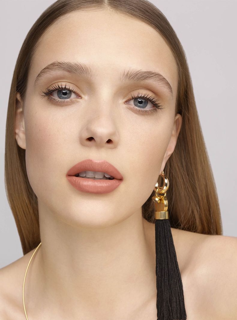 Fabulous Kiss Lipstick Satin Carolina Herrera 341 Nude Minimal 3.5g-2