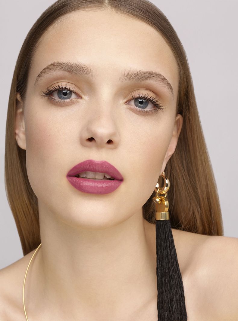 Fabulous Kiss Lipstick Satin Carolina Herrera 371 Burning Rose 3.5g-2