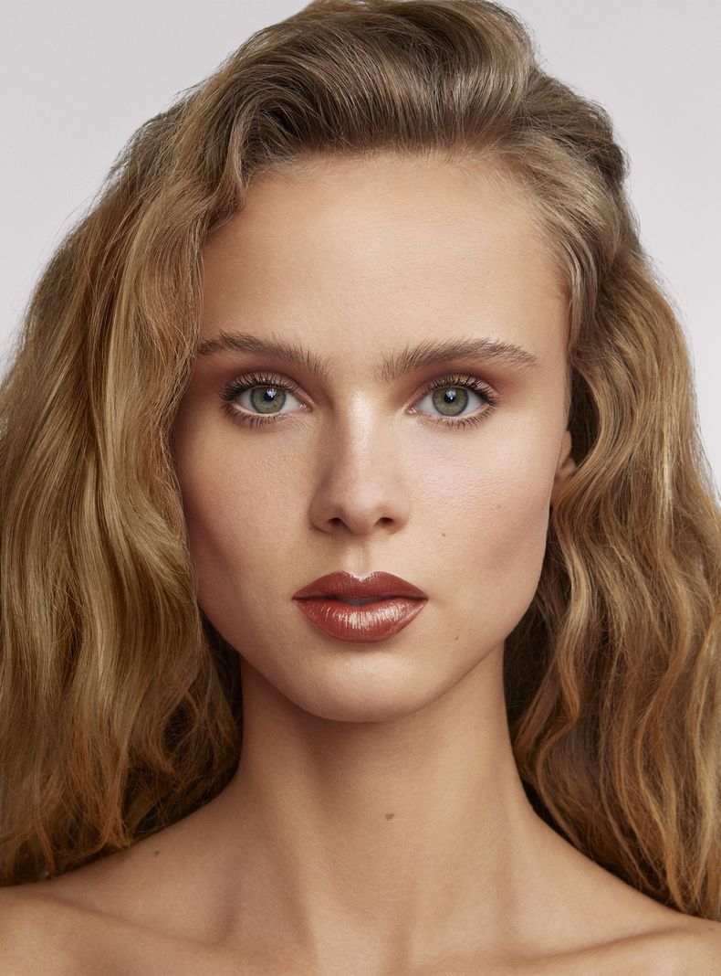Good Girl Maxi Glaze Lipstick Carolina Herrera 842 Shine 2.3 g-3