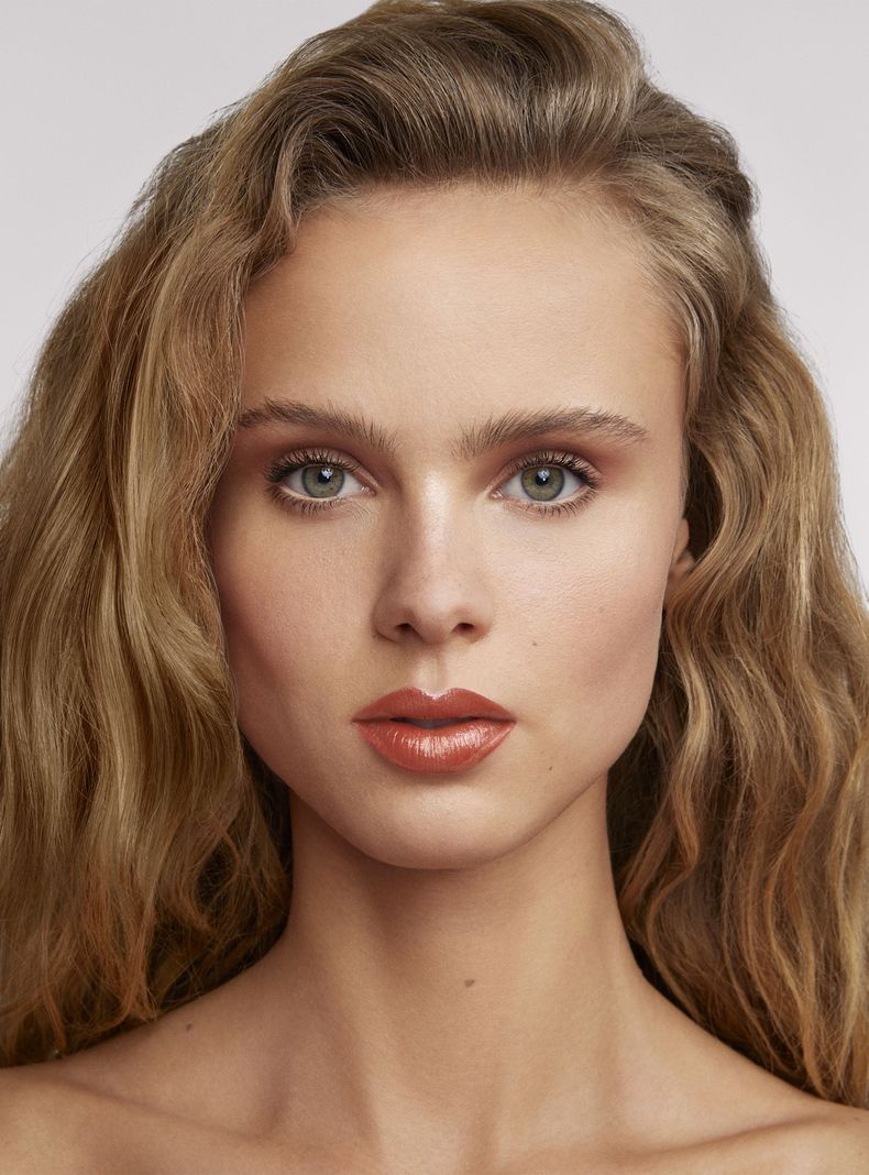 Good Girl Maxi Glaze Lipstick Carolina Herrera 840 Shine 2.3 g-3