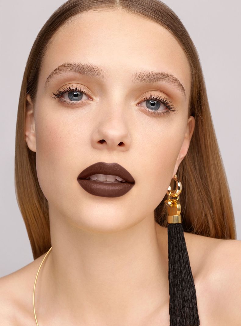 Fabulous Kiss Lipstick Blur Matte Carolina Herrera 744 Dark Leather 3.5g-3