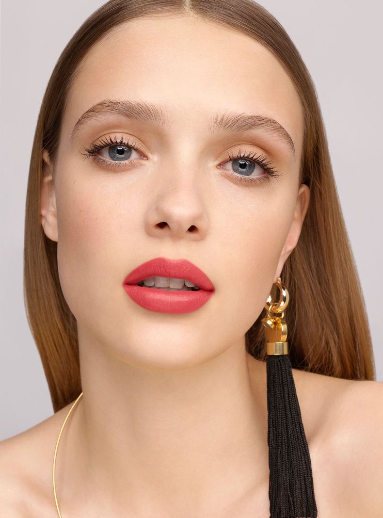 Fabulous Kiss Lipstick Blur Matte Carolina Herrera 771 Hot Nude 3.5g-3